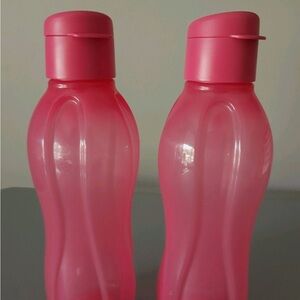 Tupperware Medium Eco Water
Bottles  Flip Top Seal 9 Inches tall set of 2 New